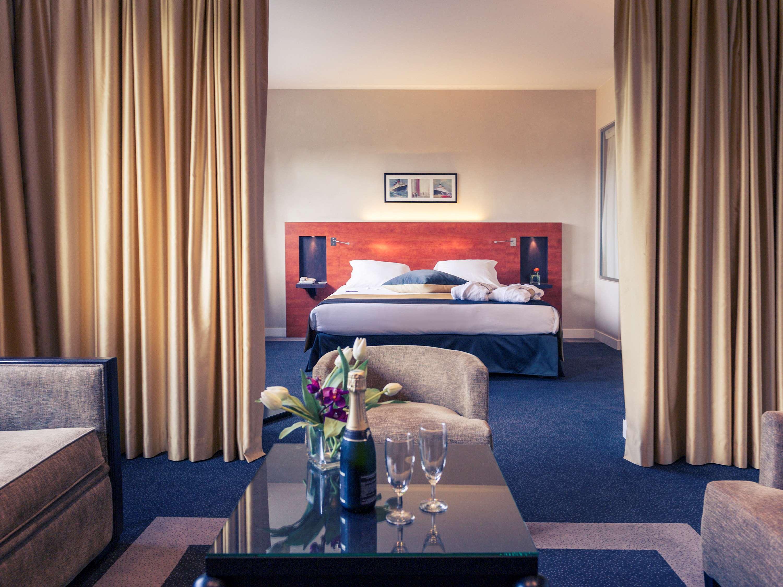 Mercure Maurepas Saint Quentin Exterior photo