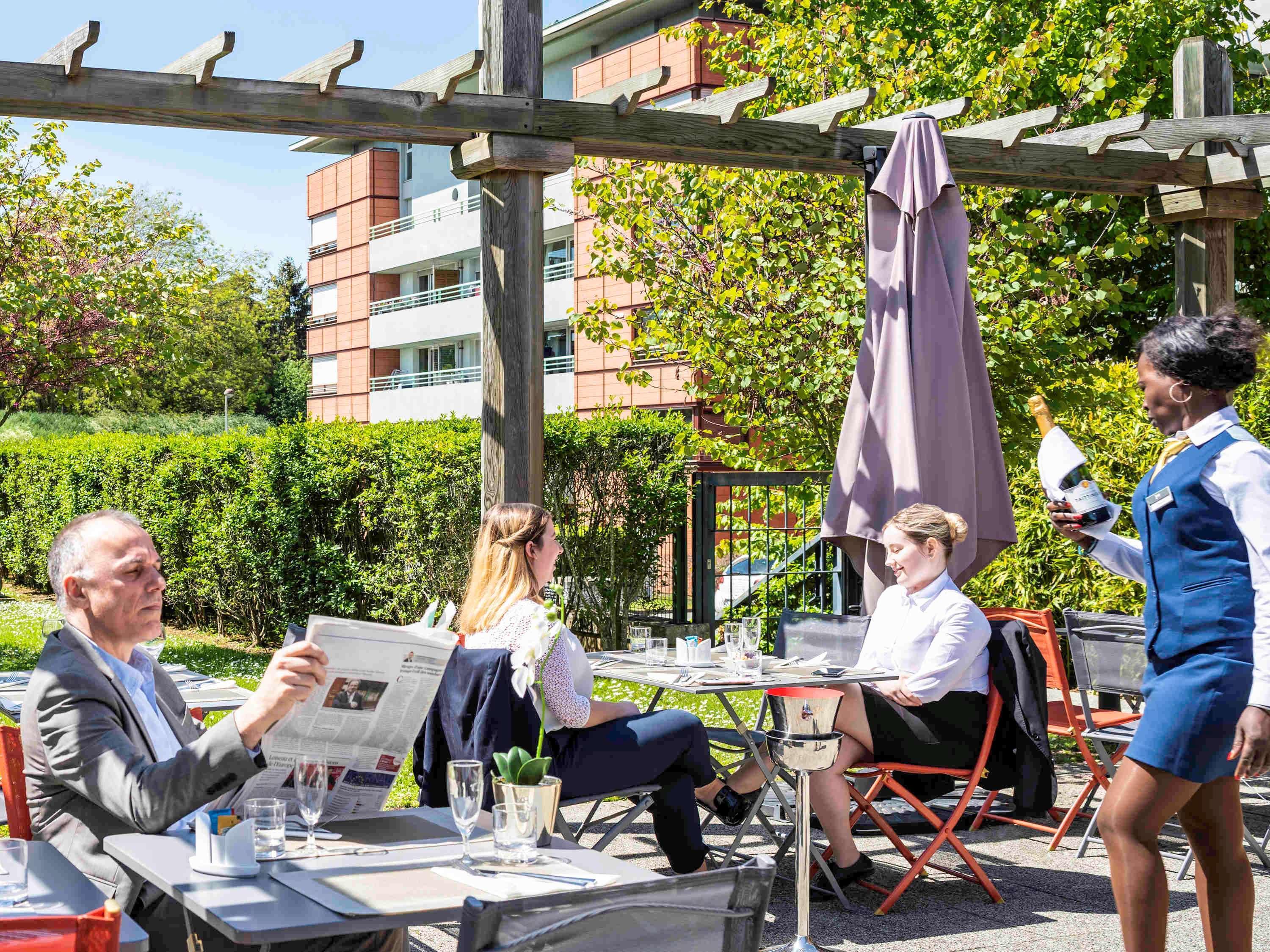 Mercure Maurepas Saint Quentin Exterior photo