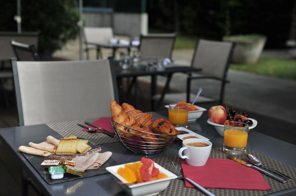 Mercure Maurepas Saint Quentin Exterior photo
